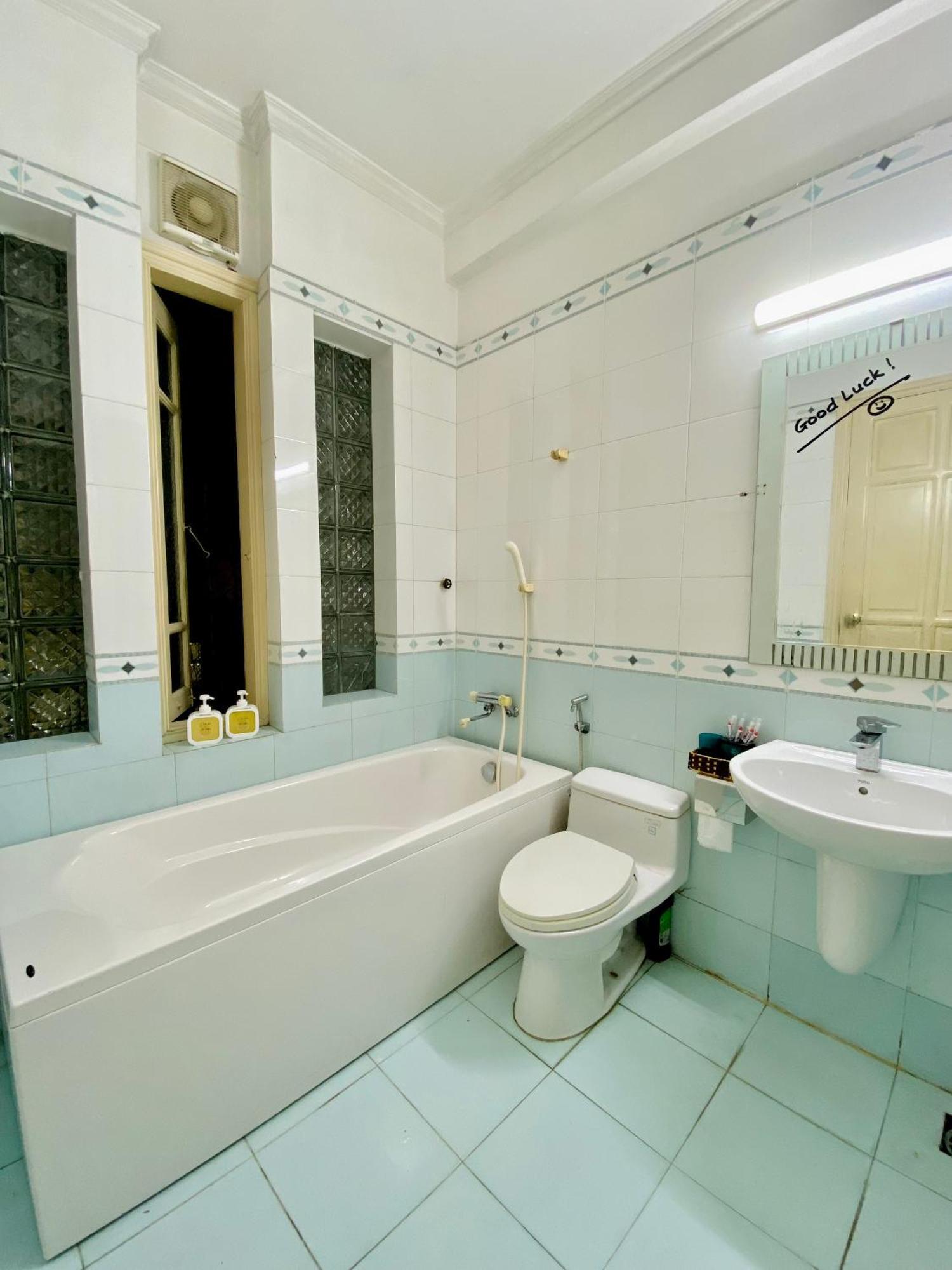 Lava Homestay Hai Phong Buitenkant foto